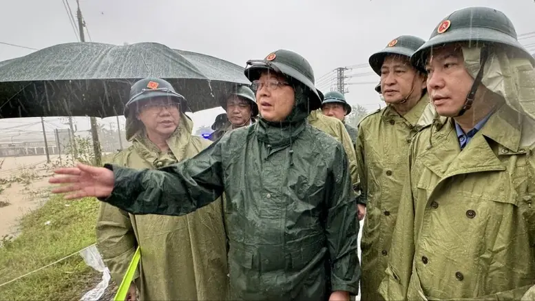 Tập trung di dời người dân vùng lũ đến nơi an toàn